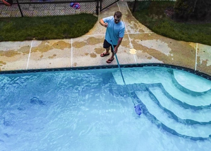 Swimming Pool Cleaning